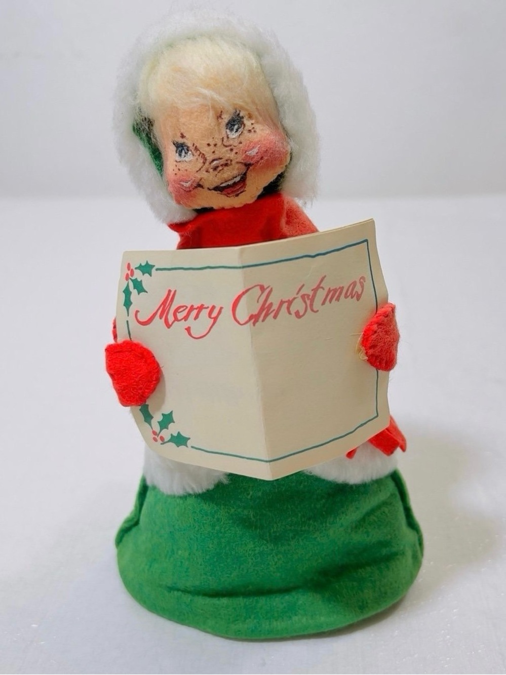 Vintage Annalee Woman
Christmas Caroler 1974 Holiday